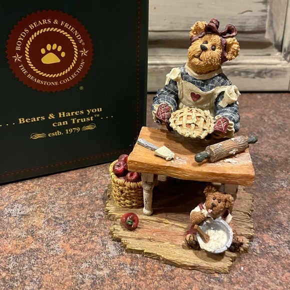 Boyd’s bear figurine